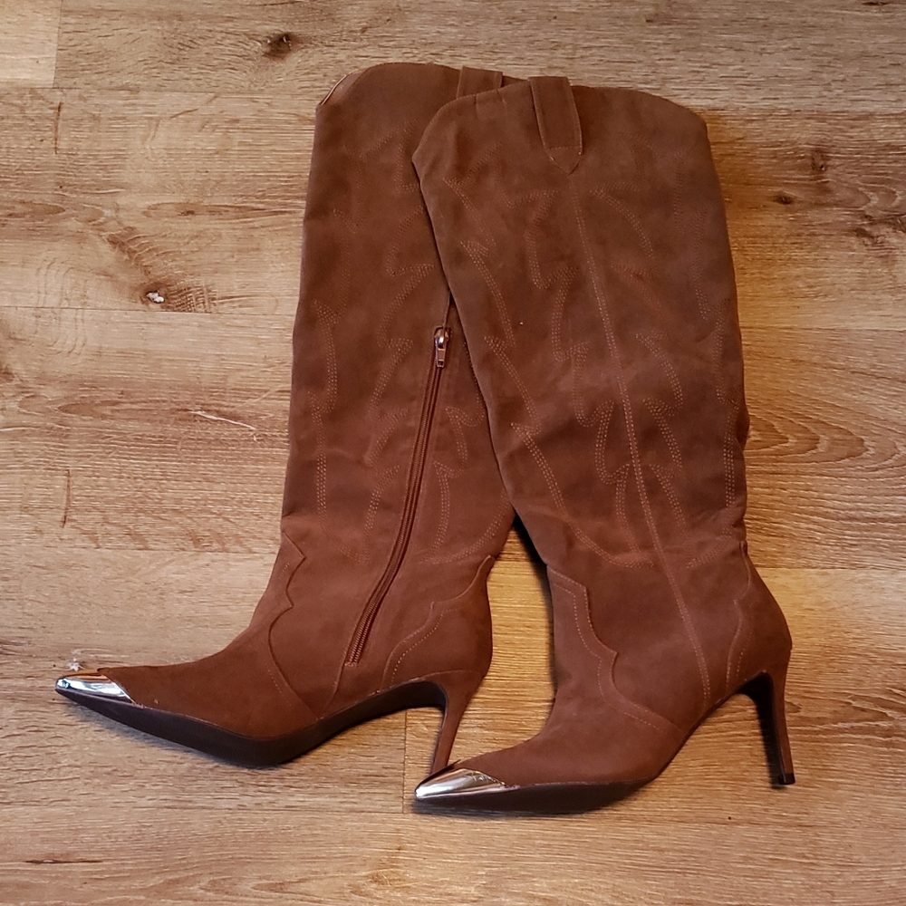 FASHION NOVA Brown suede boots sz 8.5 (never worn) NEW without box